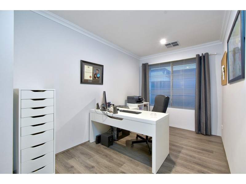 10 Pakooma Street, Banksia Grove WA 6031
