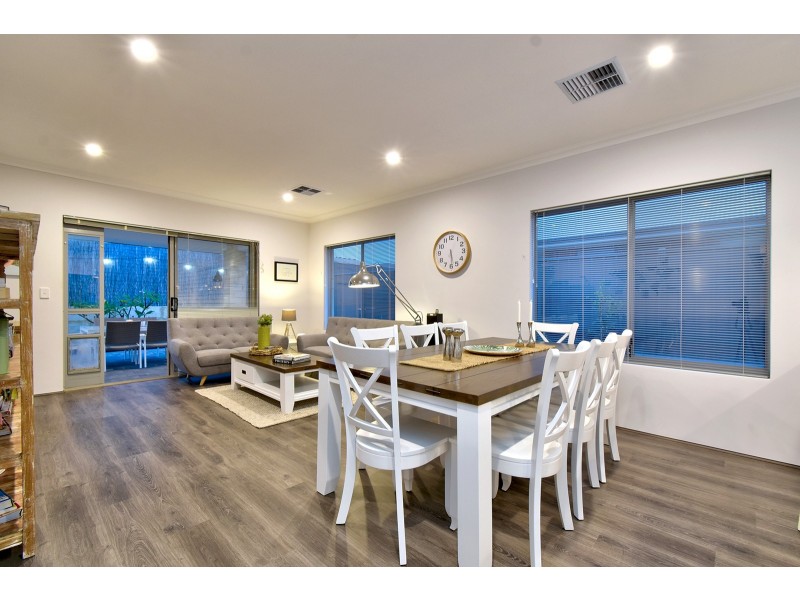 10 Pakooma Street, Banksia Grove WA 6031