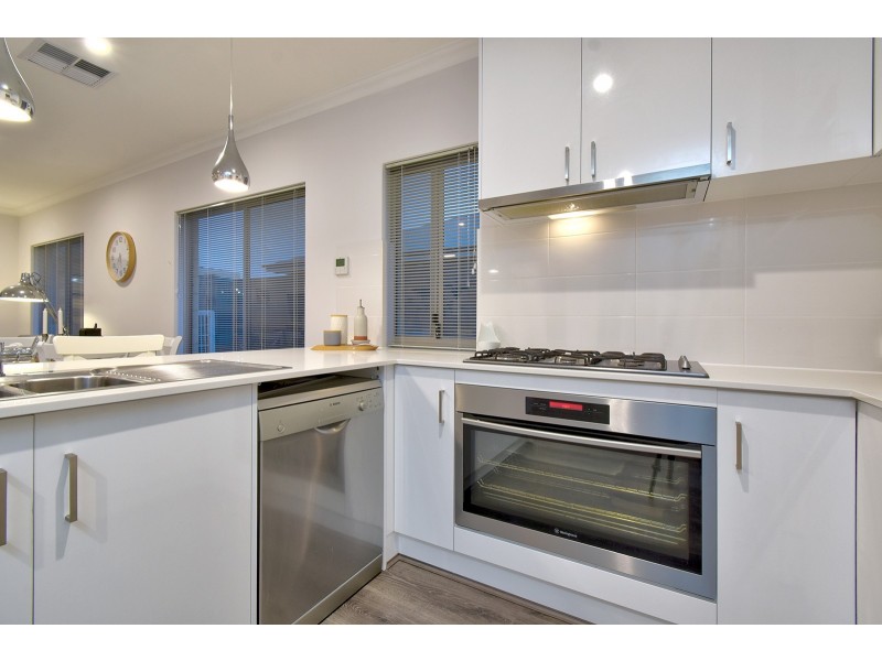 10 Pakooma Street, Banksia Grove WA 6031