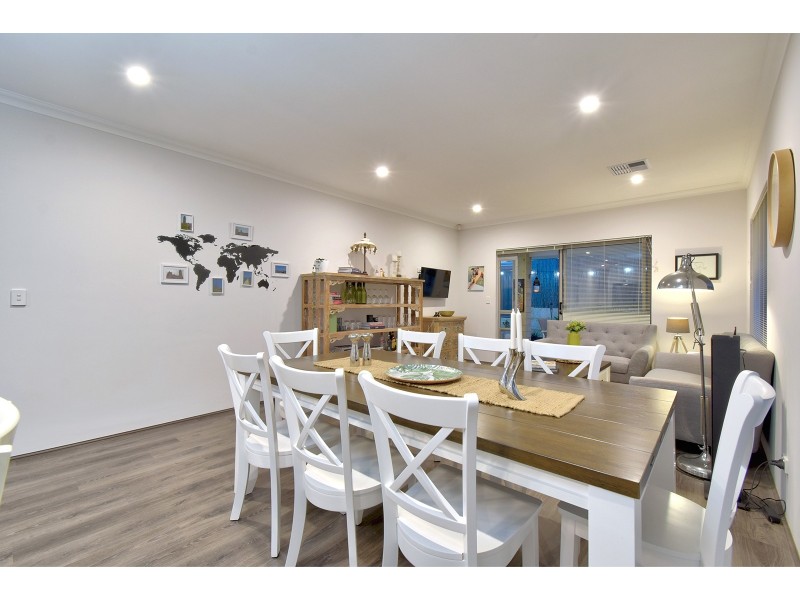10 Pakooma Street, Banksia Grove WA 6031