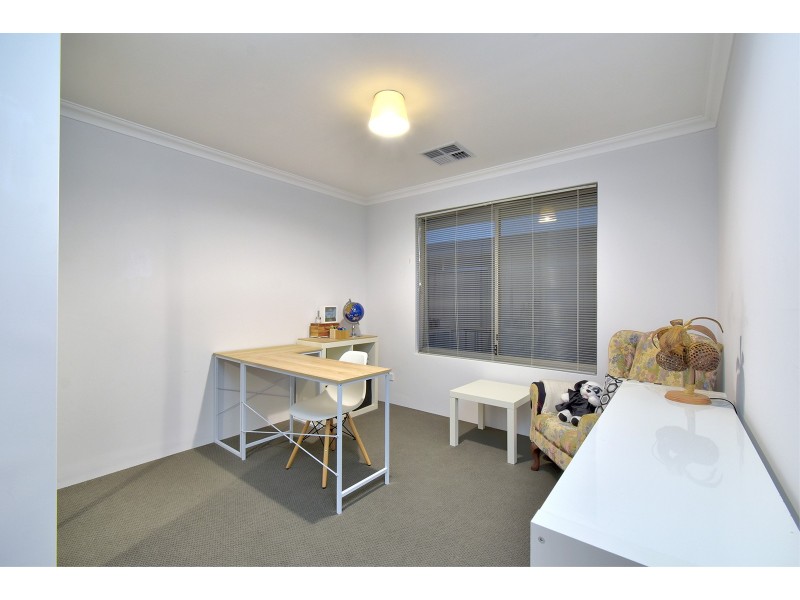 10 Pakooma Street, Banksia Grove WA 6031