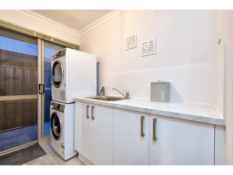 10 Pakooma Street, Banksia Grove WA 6031