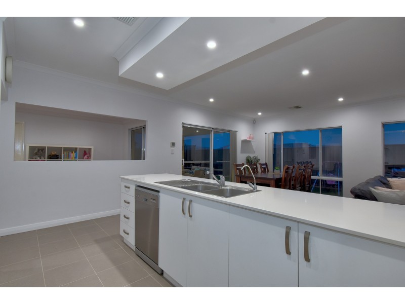 20 Azolla Street, Banksia Grove WA 6031