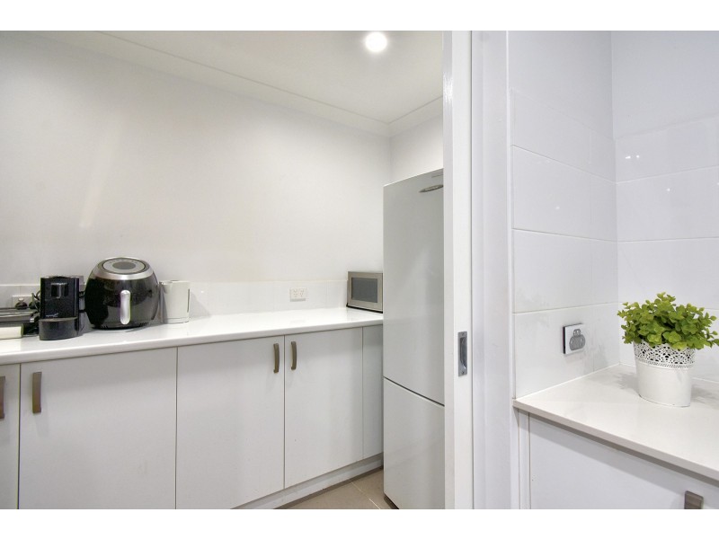20 Azolla Street, Banksia Grove WA 6031