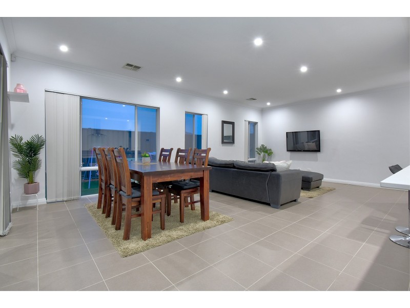 20 Azolla Street, Banksia Grove WA 6031