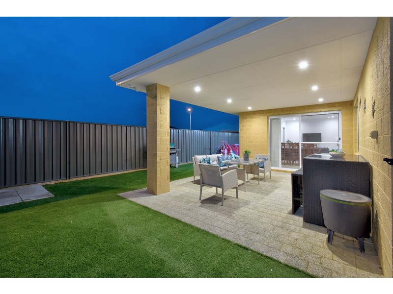 20 Azolla Street, Banksia Grove WA 6031