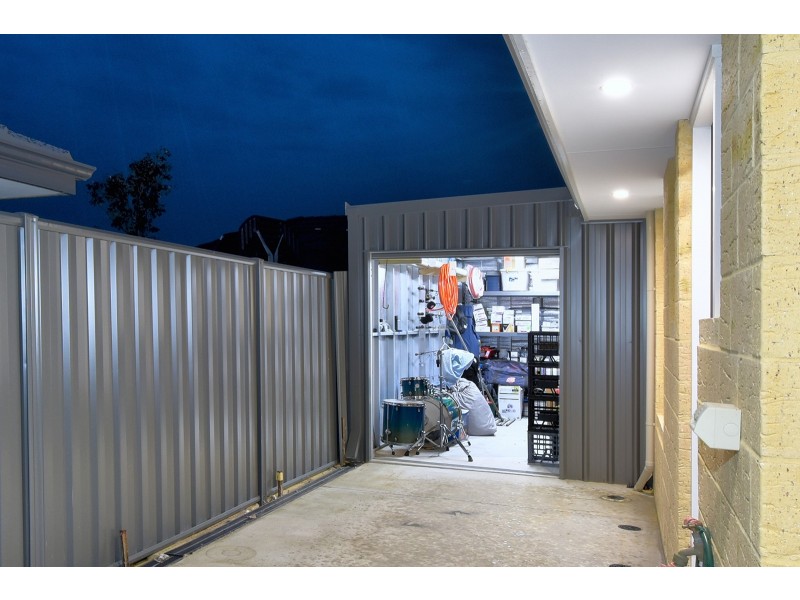 20 Azolla Street, Banksia Grove WA 6031