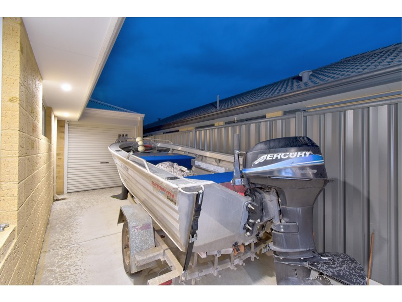 20 Azolla Street, Banksia Grove WA 6031