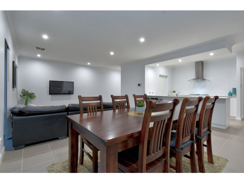 20 Azolla Street, Banksia Grove WA 6031