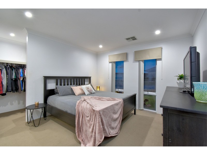 20 Azolla Street, Banksia Grove WA 6031