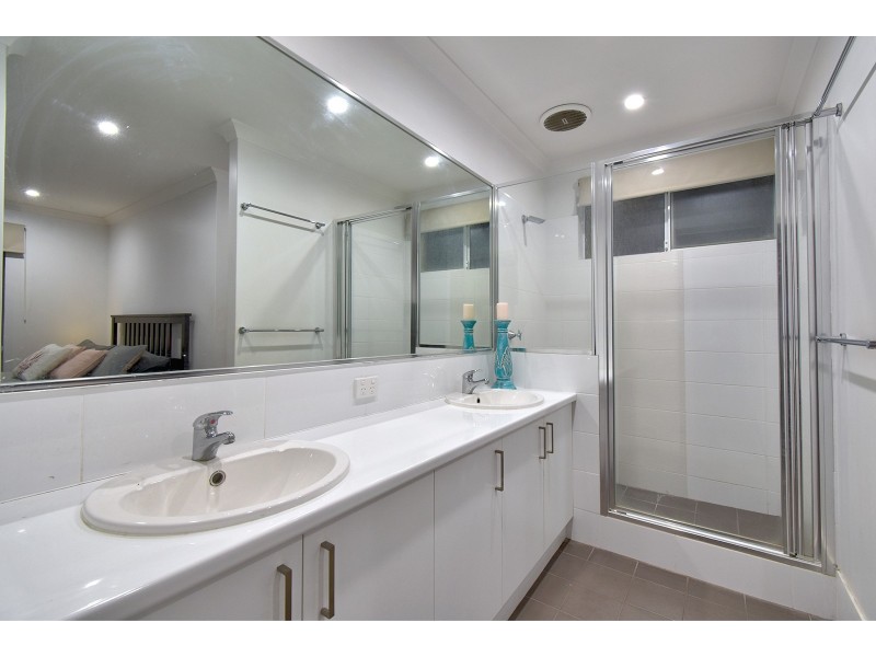 20 Azolla Street, Banksia Grove WA 6031