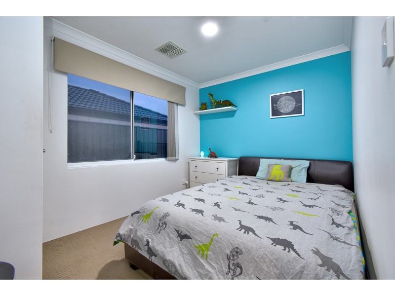 20 Azolla Street, Banksia Grove WA 6031