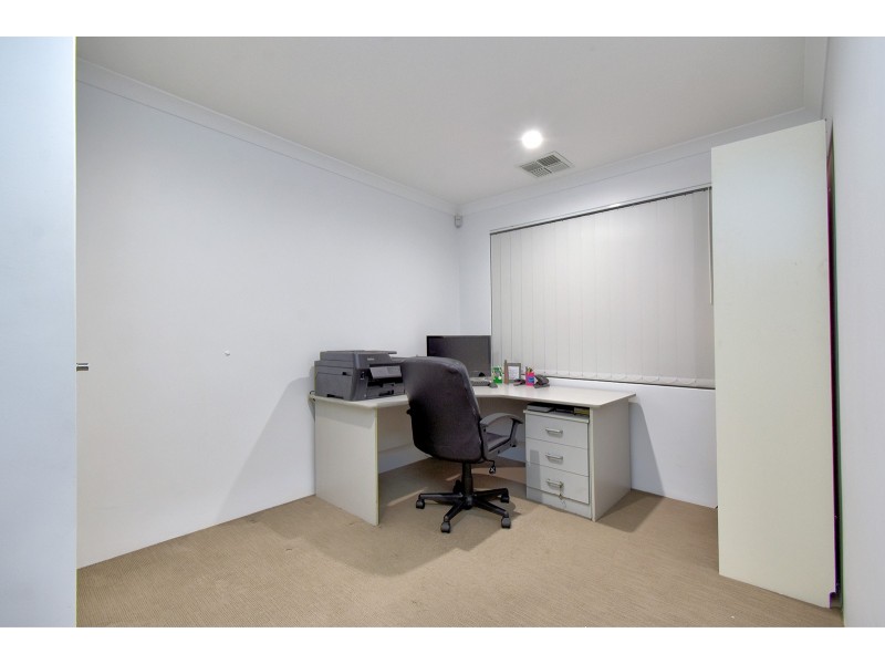 20 Azolla Street, Banksia Grove WA 6031