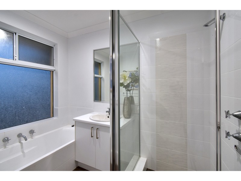 20 Azolla Street, Banksia Grove WA 6031