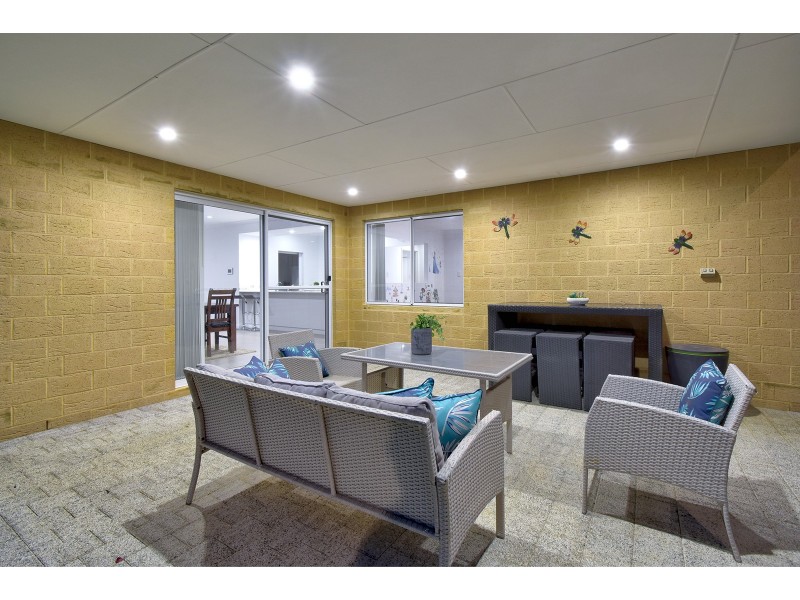 20 Azolla Street, Banksia Grove WA 6031