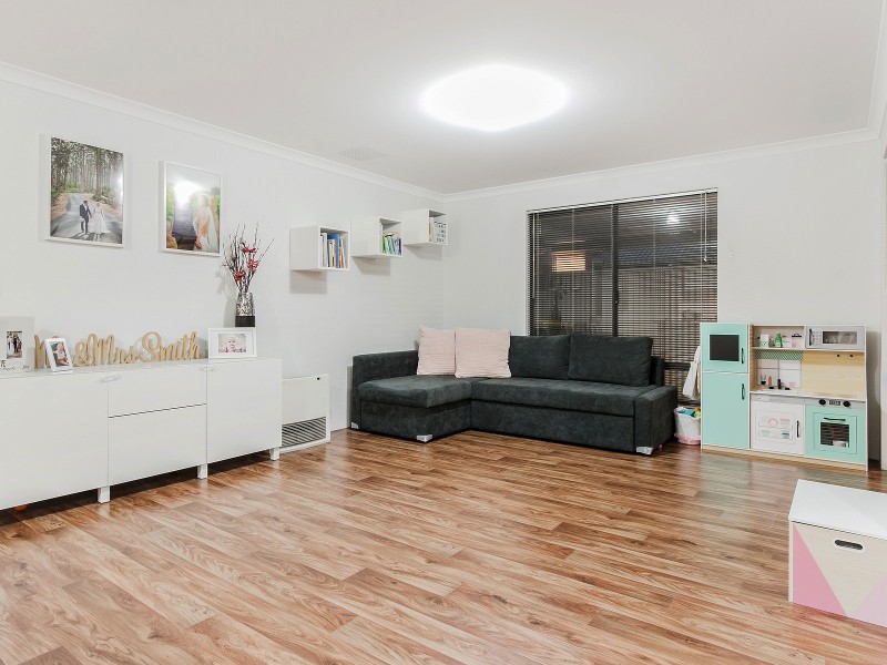 32 Sellafield Bend, Waikiki WA 6169