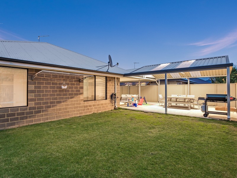 32 Sellafield Bend, Waikiki WA 6169