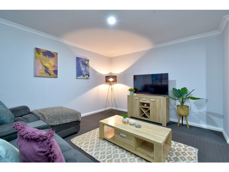 5 Rocklands Loop, Carramar WA 6031