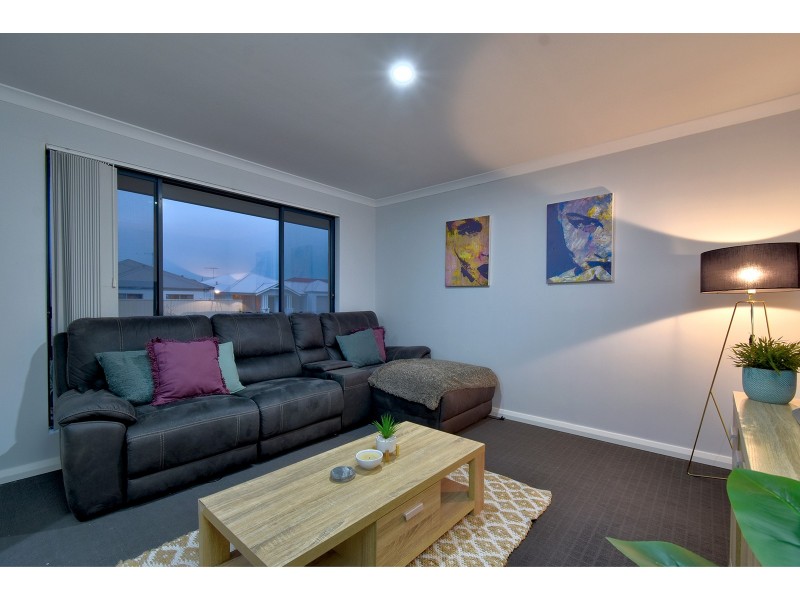 5 Rocklands Loop, Carramar WA 6031