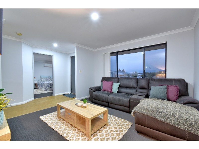 5 Rocklands Loop, Carramar WA 6031