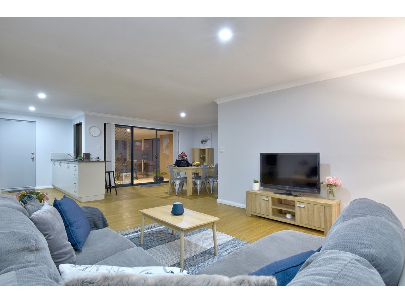 5 Rocklands Loop, Carramar WA 6031