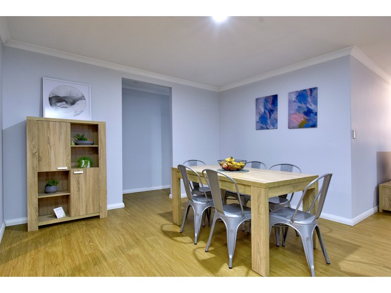 5 Rocklands Loop, Carramar WA 6031