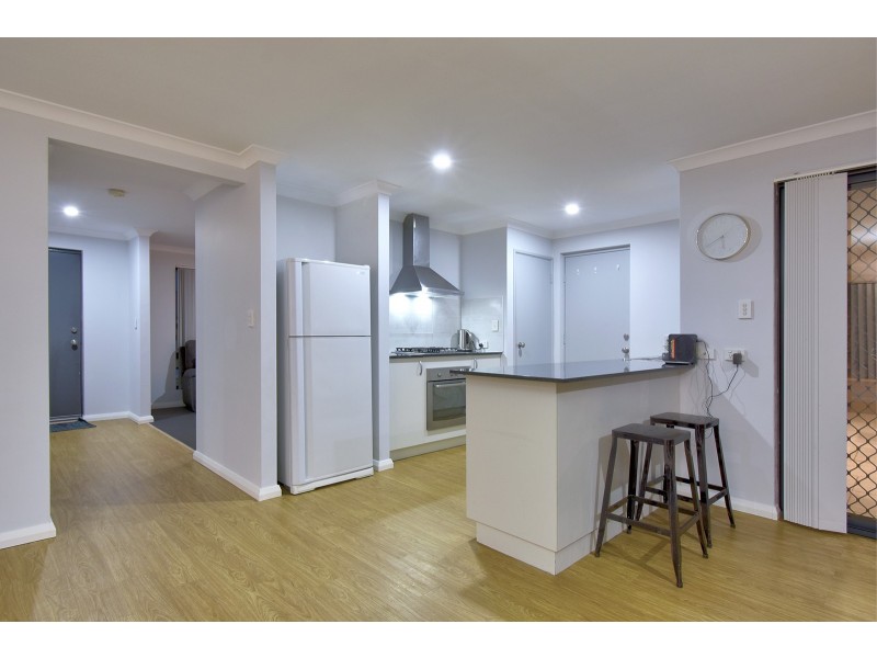 5 Rocklands Loop, Carramar WA 6031
