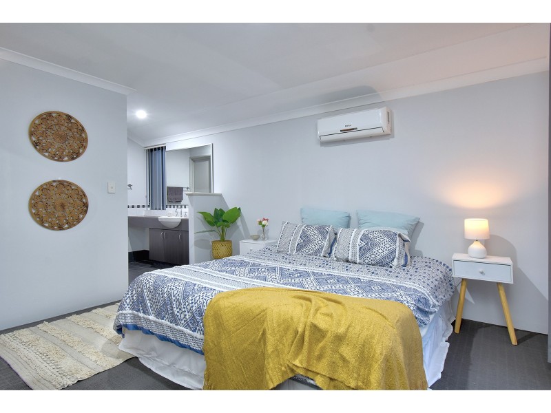 5 Rocklands Loop, Carramar WA 6031