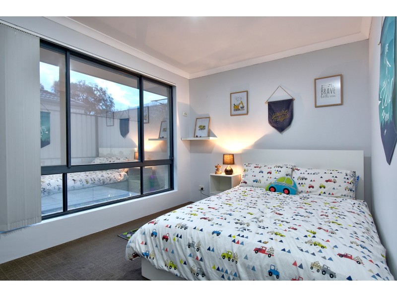 5 Rocklands Loop, Carramar WA 6031