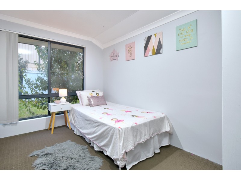 5 Rocklands Loop, Carramar WA 6031