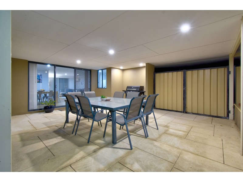 5 Rocklands Loop, Carramar WA 6031