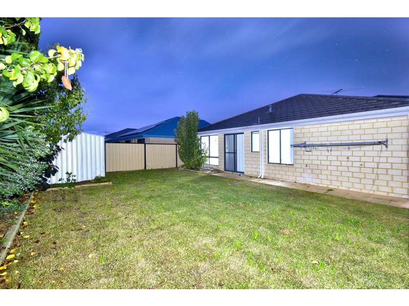5 Rocklands Loop, Carramar WA 6031