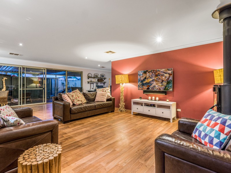 2 Overdene Pass, Banksia Grove WA 6031