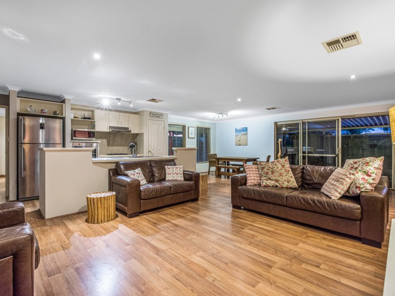 2 Overdene Pass, Banksia Grove WA 6031