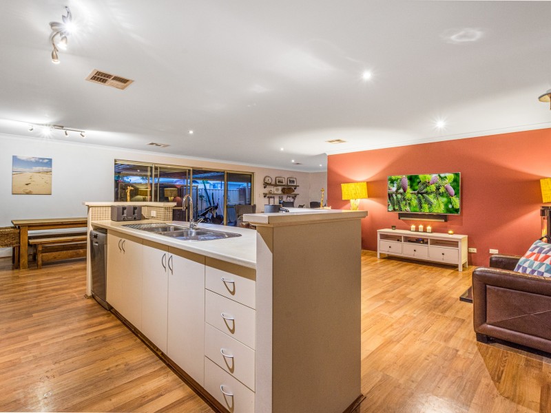 2 Overdene Pass, Banksia Grove WA 6031