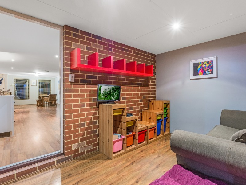 2 Overdene Pass, Banksia Grove WA 6031