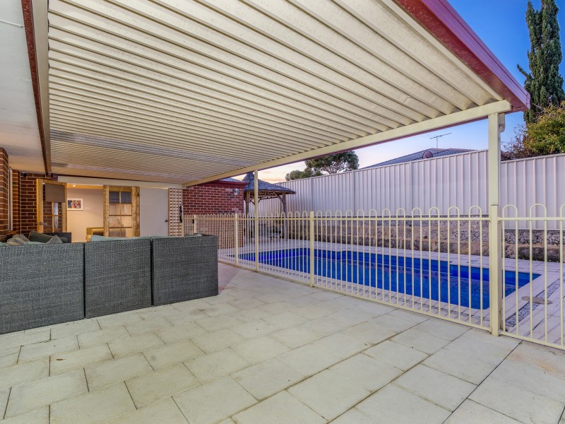 2 Overdene Pass, Banksia Grove WA 6031