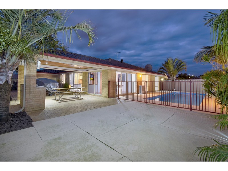 17 Coolamine Close, Carramar WA 6031