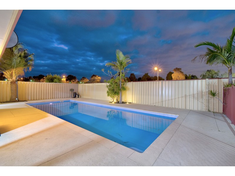 17 Coolamine Close, Carramar WA 6031