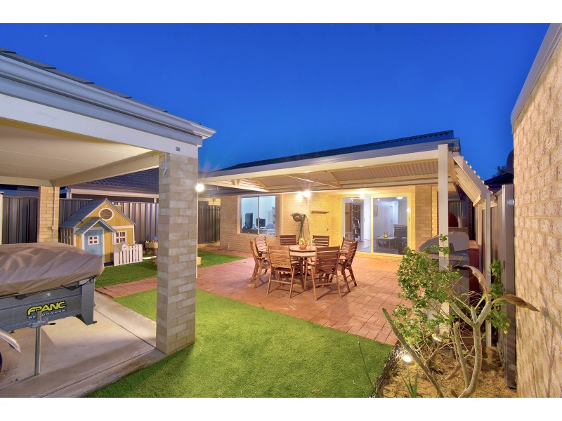 8 Protea Way, Banksia Grove WA 6031