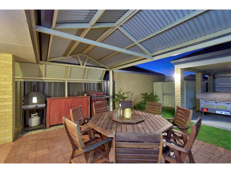 8 Protea Way, Banksia Grove WA 6031