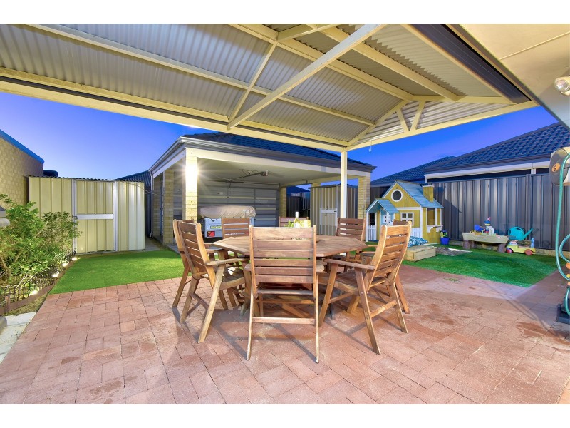 8 Protea Way, Banksia Grove WA 6031