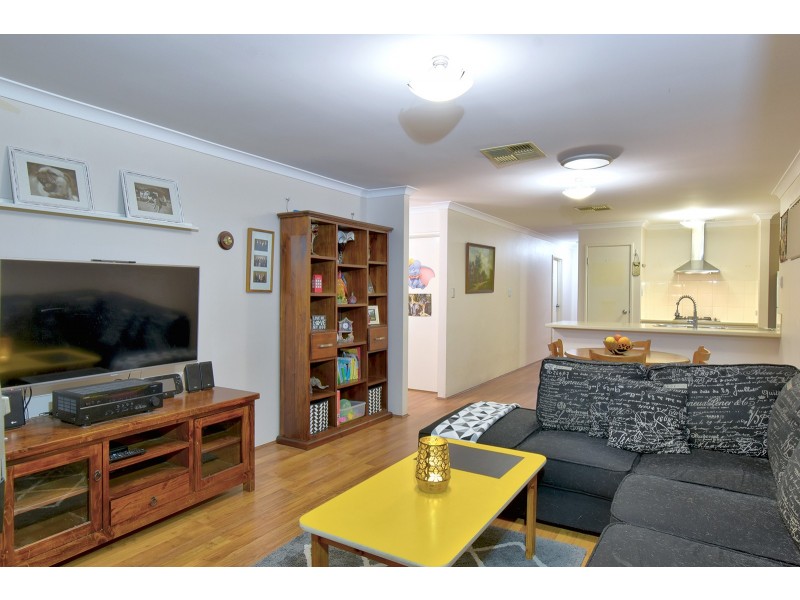 8 Protea Way, Banksia Grove WA 6031