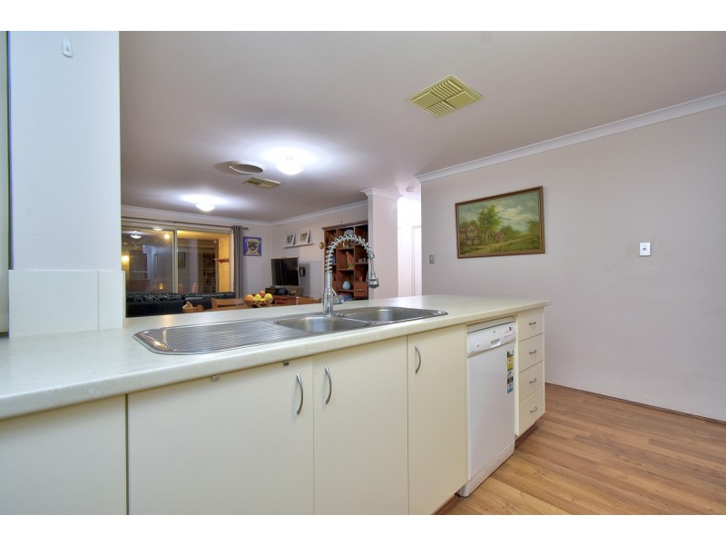 8 Protea Way, Banksia Grove WA 6031