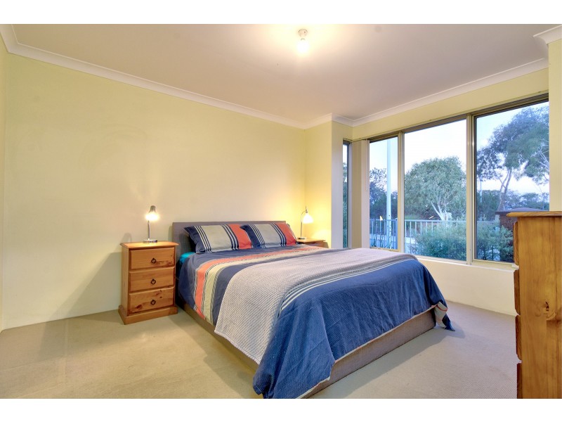 8 Protea Way, Banksia Grove WA 6031