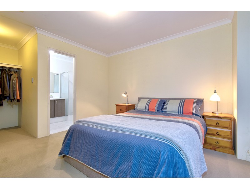 8 Protea Way, Banksia Grove WA 6031