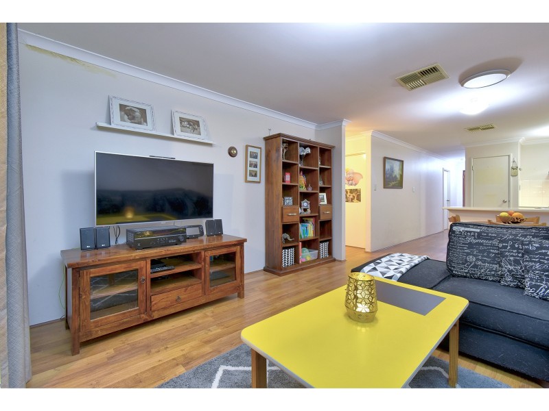 8 Protea Way, Banksia Grove WA 6031