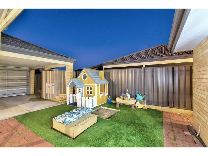 8 Protea Way, Banksia Grove WA 6031