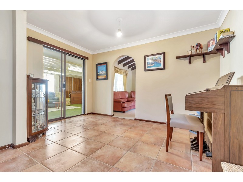 16 Arundel Drive, Halls Head WA 6210