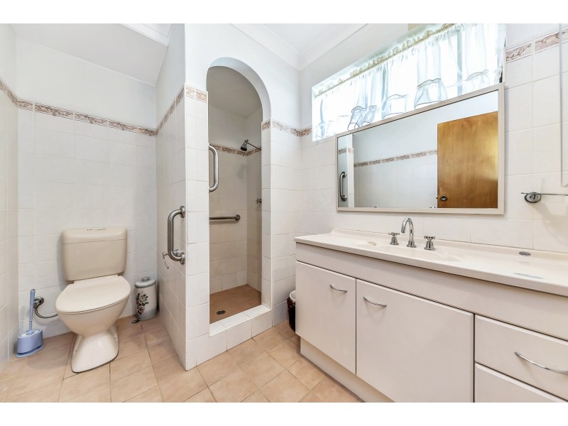 16 Arundel Drive, Halls Head WA 6210